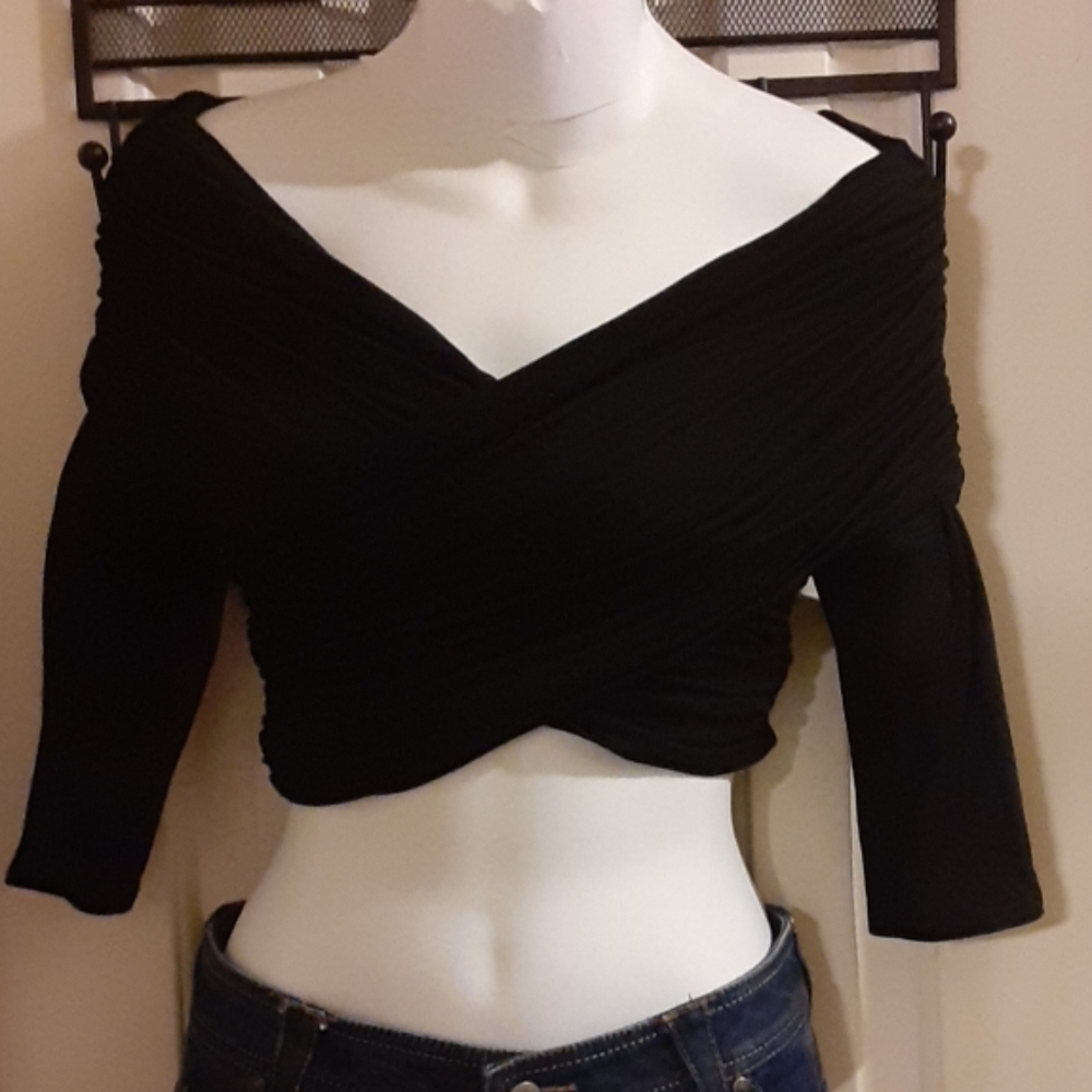 Tobi Crossinglines Crop Top - Picture 1 of 4